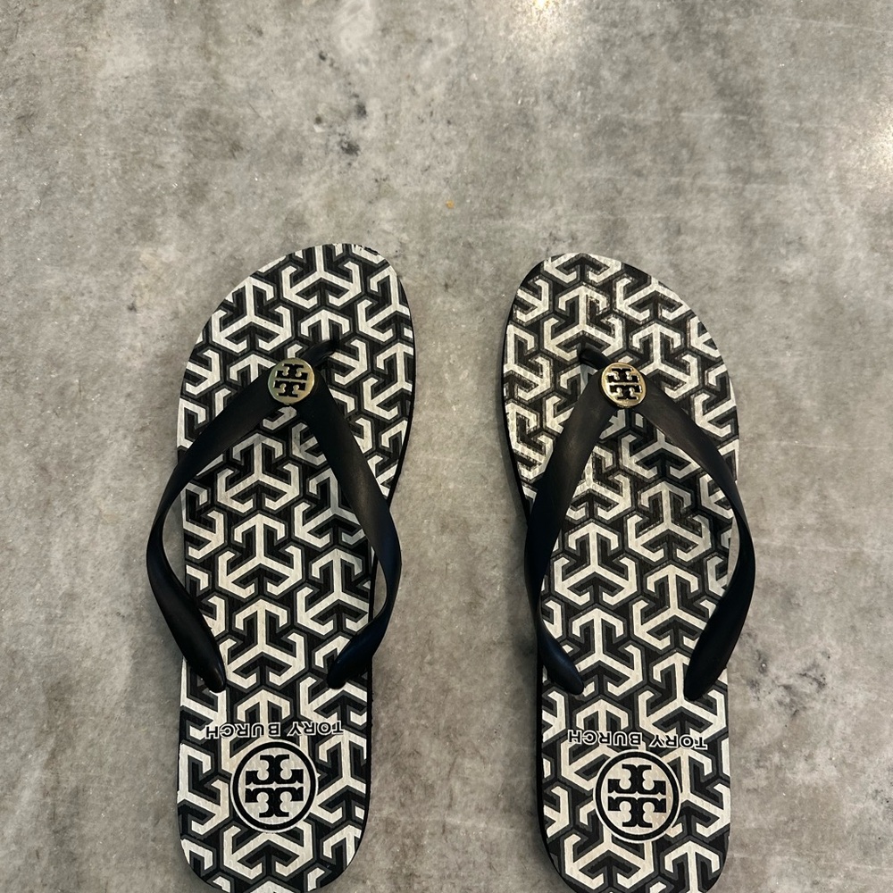 Tory Burch Monochrome Geometric Flip Flops